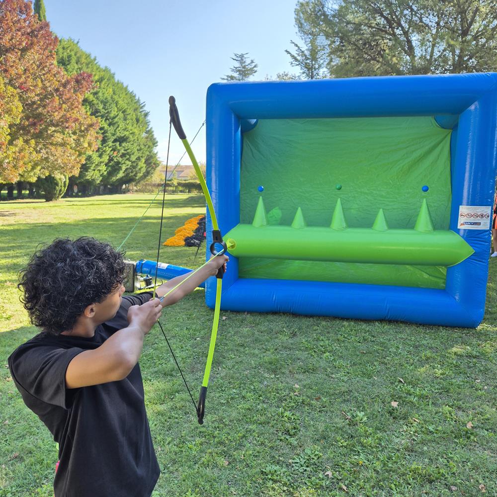 Photo Location Stand de tir gonflable lors d'une Olympiade près de L'Isle sur la Sorgue (84)